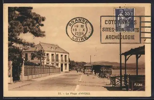 AK Hyères, La Plage d`Hyères avec vue sur le chemin côtier et bâtiment en bord de mer