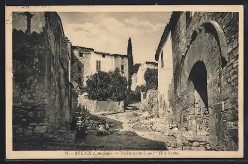 AK Hyères, Vieille porte dans la Ville haute