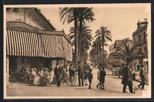 AK Hyères, Avenue de Belgique avec café animé et palmiers