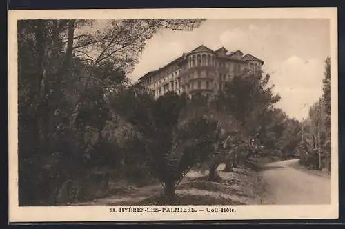 AK Hyères-les-Palmiers, Golf-Hôtel avec chemin bordé d`arbres
