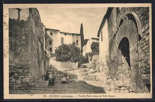 AK Hyères, Vieille Porte dans la Ville haute