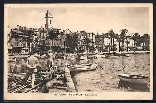 AK Sanary-sur-Mer, Les Quais avec bateaux amarrés et promenade animée