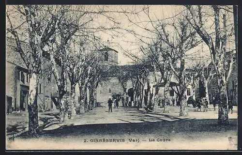 AK Ginasservis, Le Cours avec allée d`arbres et passants