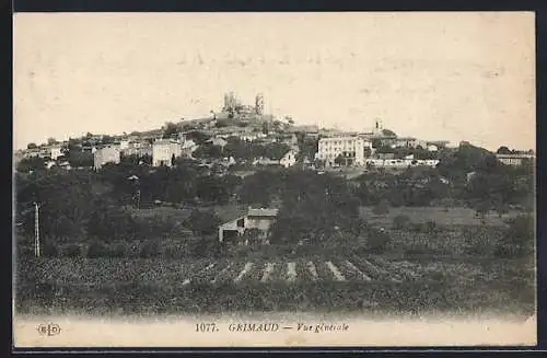 AK Grimaud, Vue générale du village et des collines environnantes