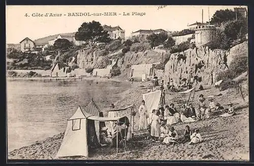 AK Bandol-sur-Mer, La Plage animée sur la Côte d`Azur