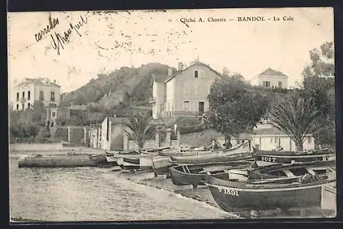 AK Bandol, La cale avec bateaux amarrés et maisons en arrière-plan