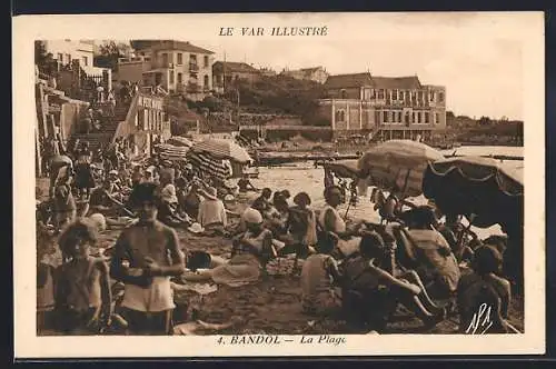 AK Bandol, La Plage animée avec baigneurs et parasols