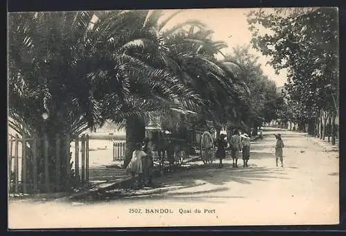 AK Bandol, Quai du Port avec palmiers et passants