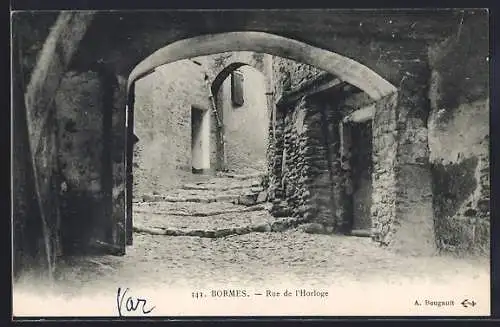 AK Bormes, Rue de l`Horloge avec ses arches en pierre