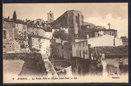 AK Hyères, La Vieille Ville et l`Église Saint-Paul