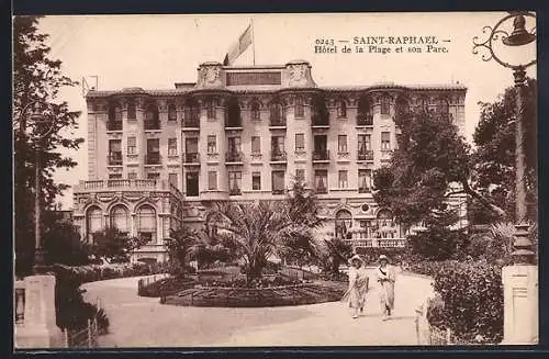AK Saint-Raphaël, Hôtel de la Plage et son parc