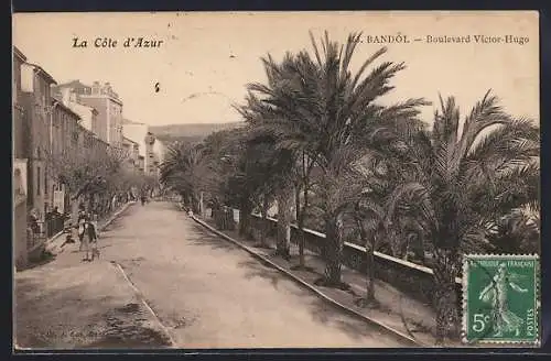 AK Bandol, Boulevard Victor-Hugo bordé de palmiers sur la Côte d`Azur