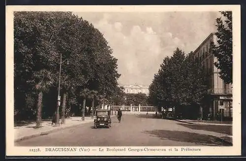 AK Draguignan, Le Boulevard Georges-Clemenceau et la Préfecture