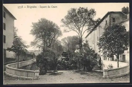 AK Brignoles, Square du Cours avec arbres et bâtiments adjacents