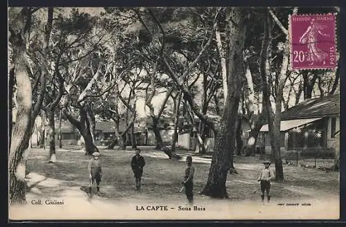 AK La Capte, Sous Bois avec des enfants jouant sous les arbres