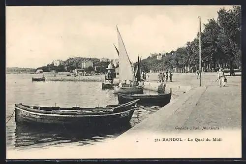 AK Bandol, Le Quai du Midi avec barques amarrées