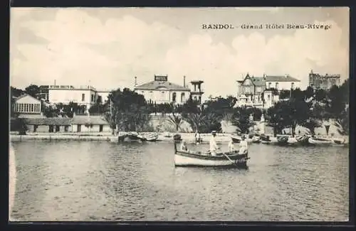 AK Bandol, Grand Hôtel Beau-Rivage et bateaux sur l`eau