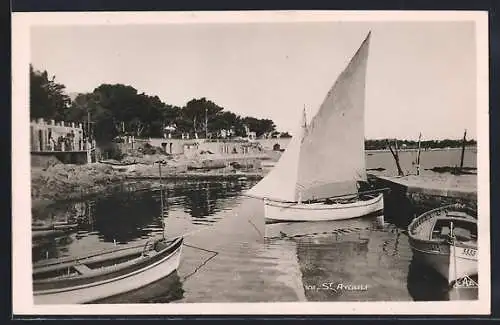 AK St Aygulf, Uferpartie mit Segelboot