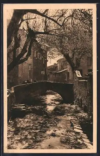AK Le Luc, Pont de la Trinité et rivière sous les arbres