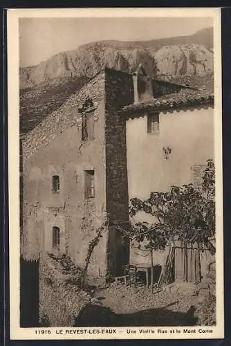 AK Le Revest-les-Eaux, Une Vieille Rue et le Mont Côme