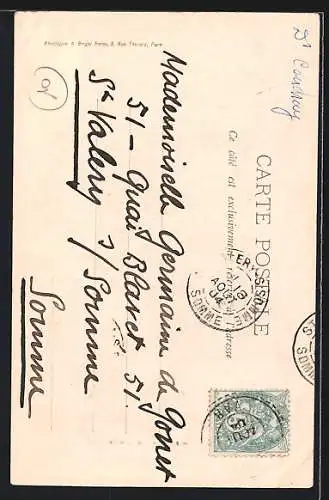 AK Lorgues, Fontaine de la Noix avec des habitants devant le monument