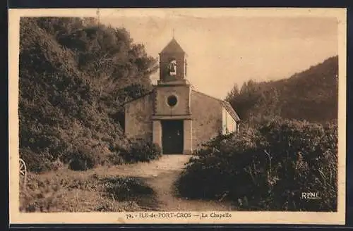 AK Port-Cros, La Chapelle entourée de verdure