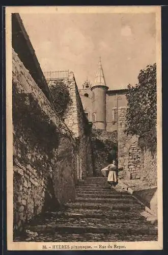 AK Hyères, Rue du Repos pittoresque avec enfants sur les marches
