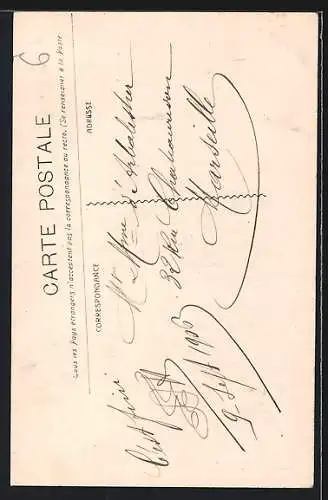 AK Vidauban, L`Église avec son clocher distinctif et deux enfants devant l`entrée