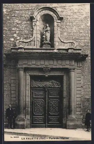AK La Valette, Porte de l`église avec statue religieuse