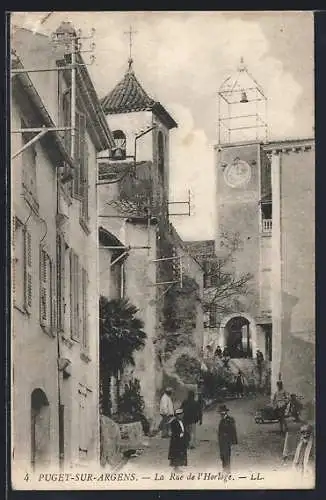 AK Puget-sur-Argens, La Rue de l`Horloge et son animation quotidienne