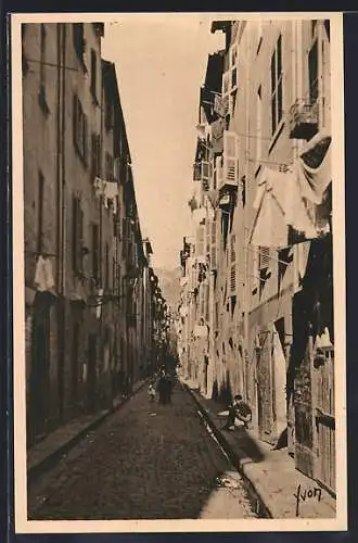 AK Toulon, Une Rue du Vieux Quartier