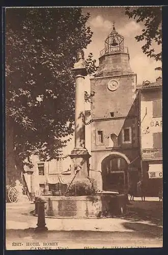 AK Carces, Place de l`Horloge avec fontaine et tour de l`horloge