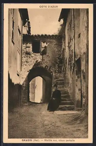 AK Gassin, Vieille rue et vieux portails