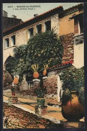 AK Bormes-les-Mimosas, Lou Cantou Pouli et sa cour pittoresque avec arbres et pots de fleurs