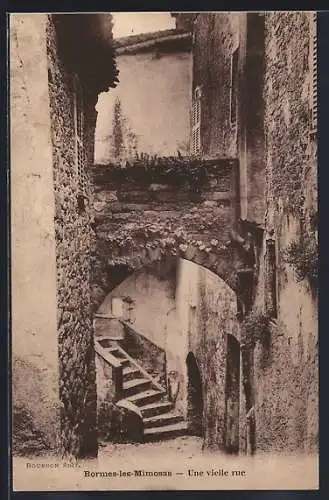 AK Bormes-les-Mimosas, Une vieille rue