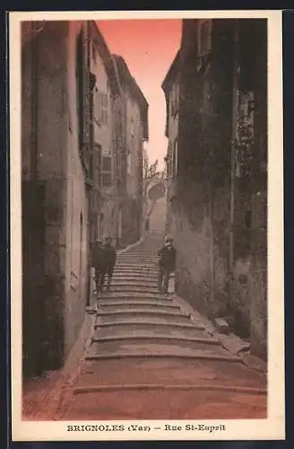 AK Brignoles, Rue St-Esprit avec escalier et passants