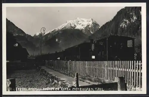 AK Mayrhofen /Tirol, Zillertalbahn mit Grünberg