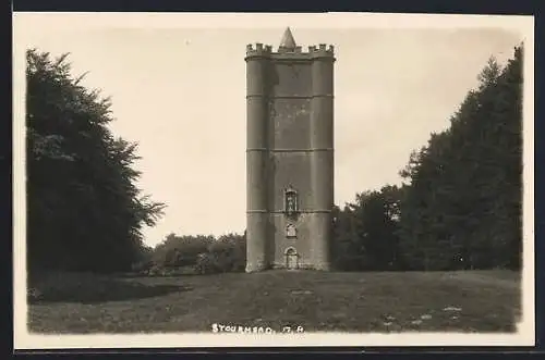 AK Stourhead, Ortspartie mit Turm
