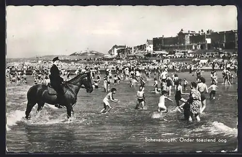 AK Scheveningen, Onder toeziend oog