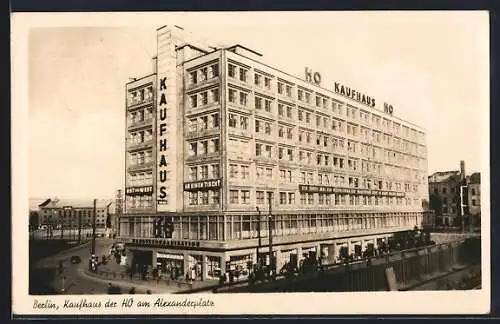 AK Berlin, Alexanderplatz, Blick auf das HO Kaufhaus