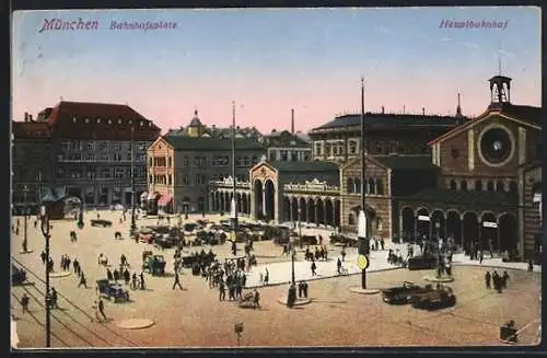 AK München, Bahnhofsplatz mit geschäftigem Treiben