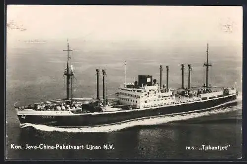 AK Handelsschiff M.S. Tjibantjet in voller Fahrt