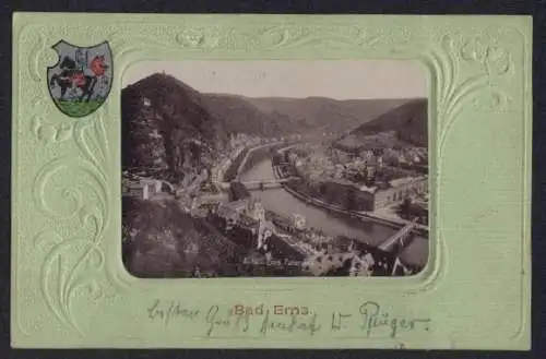 Foto-AK Bad Ems, Panoramaansicht der Stadt und Umgebung, geprägter Rahmen mit Wappen und floraler Verzierung