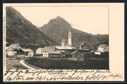 AK Galtür, Ortspanorama mit Strasse u. Bergspitze