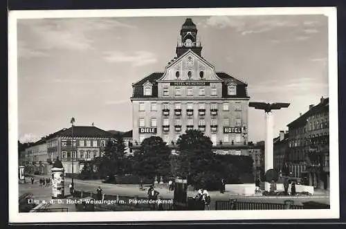 AK Linz /D., Hotel Weinzinger mit Pionierdenkmal