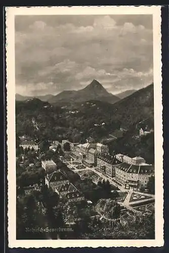 AK Rohitsch-Sauerbrunn, Totalansicht mit Anlage und Bergspitze aus der Vogelschau