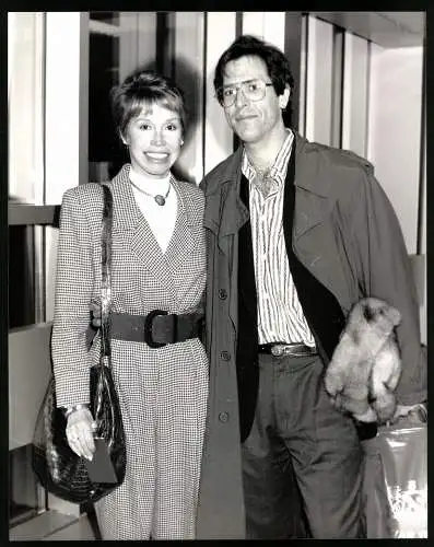 Fotografie Mary Tyler Moore Schauspielerin mit ihrem Mann Dr. Alex Levine, Grossformat 20 x 25cm