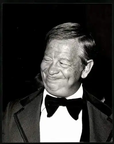 Fotografie Jerry Watson, Amerikanischer Sänger Mel Torme mit breitem Grinsen, Grossformat 20 x 25cm