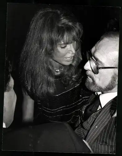 Fotografie Ann Turkel im Gespräch mit ihrem Mann Richard Harris, Grossformat 20 x 25cm