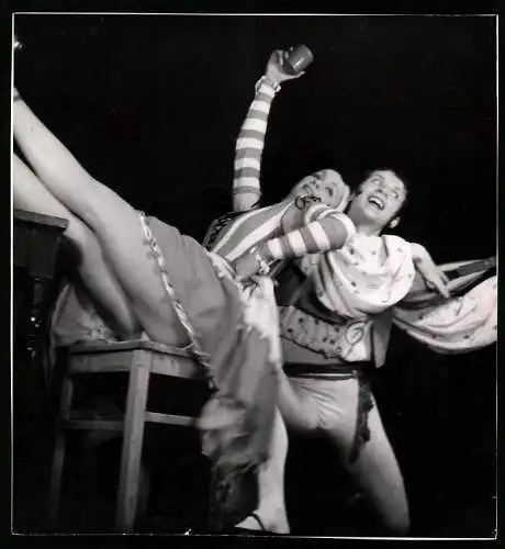 Fotografie Barbara Neuhaus-Lüdecke, Operntänzerin Manon Erfuhr mit Rolf Jahnke in der Staatsoper